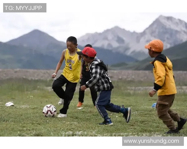 足球艺术的魅力精选展现让你领略球场上的精彩瞬间与激情画作 足球艺术的魅力精选展现让你领略球场上的精彩瞬间与激情画作